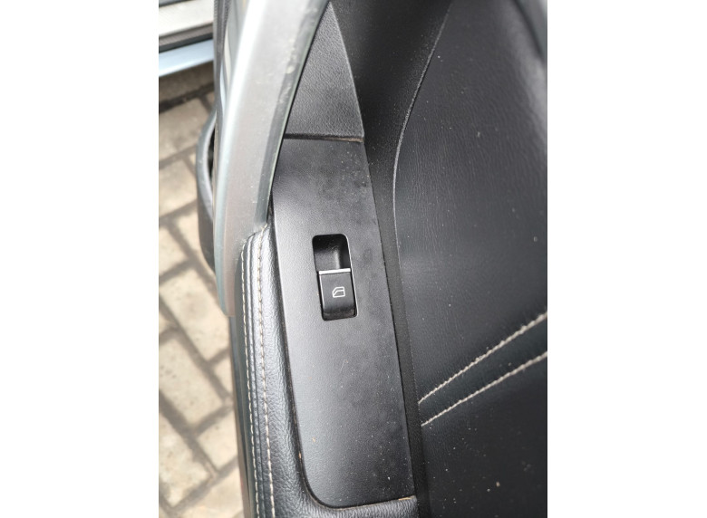Кнопка стеклоподъемника переднего правого к Geely Emgrand 7