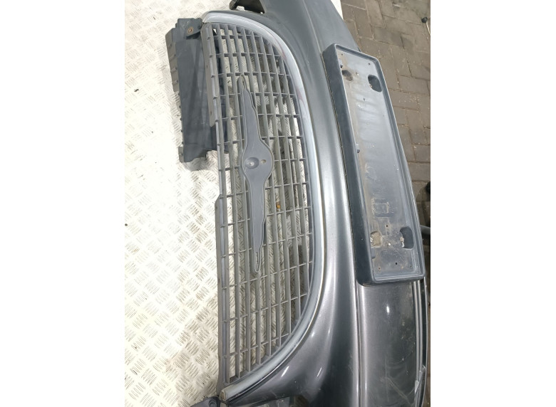 Решетка радиатора к Chrysler Voyager, 2002г.