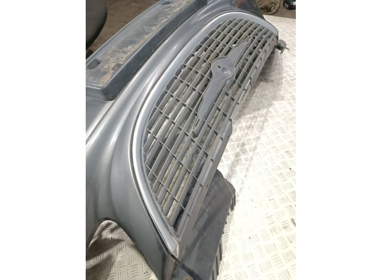 Решетка радиатора к Chrysler Voyager, 2002г.