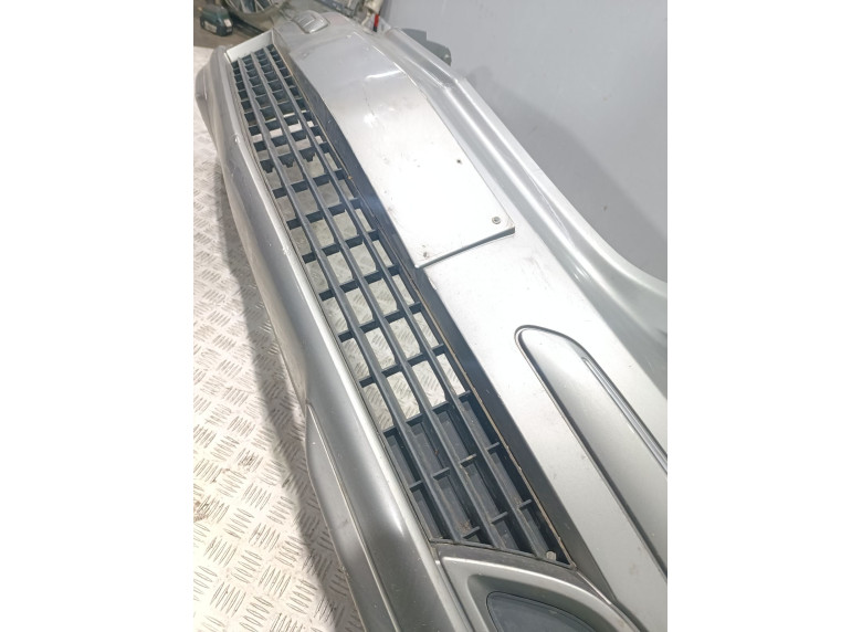 Заглушка (решетка) в бампер передний к Mercedes B W245, 2007г.