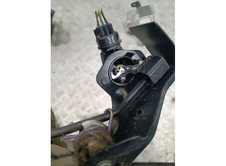 Педаль газа к Toyota Corolla, 2005г.