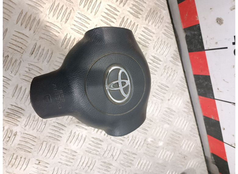 Подушка безопасности водителя к Toyota Corolla, 2005г.