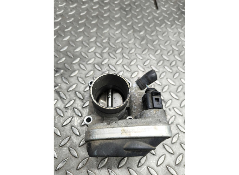 Заслонка дроссельная к Volkswagen Golf, 2002г.