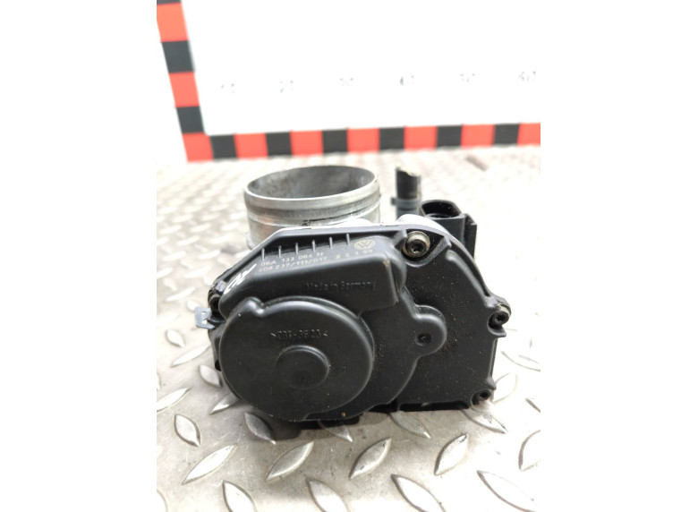 Заслонка дроссельная к Volkswagen Golf, 2000г.