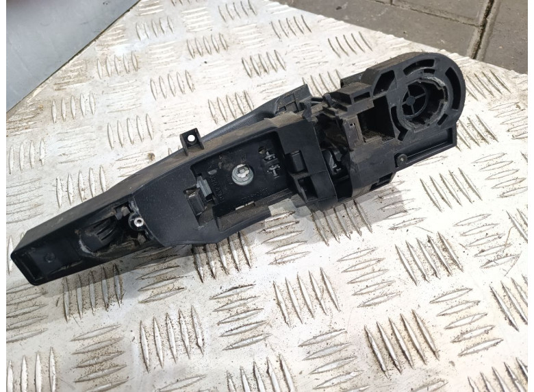 Ручка наружная распашной двери правой к Renault Kangoo, 2010г.