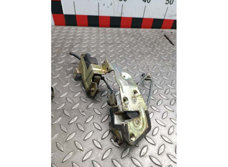 Замок двери передней левой к Hyundai Santamo