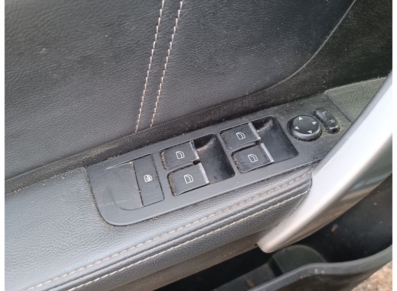 Блок управления стеклоподъемниками к Geely Emgrand 7