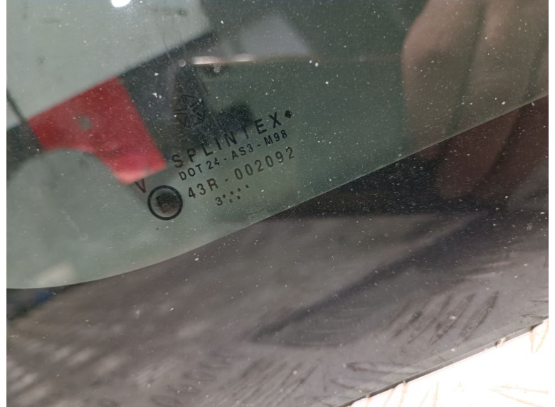 Стекло кузовное боковое правое к Chrysler Grand Voyager, 2003г.