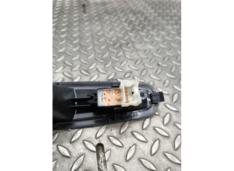 Кнопка стеклоподъемника заднего левого к Renault Kadjar, 2015г.