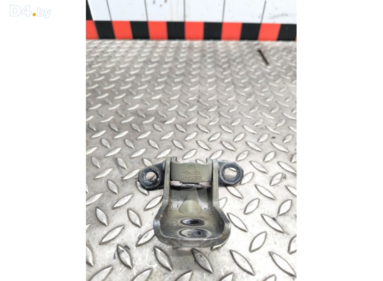 Петля двери передней правой к Renault Kadjar undefined г.