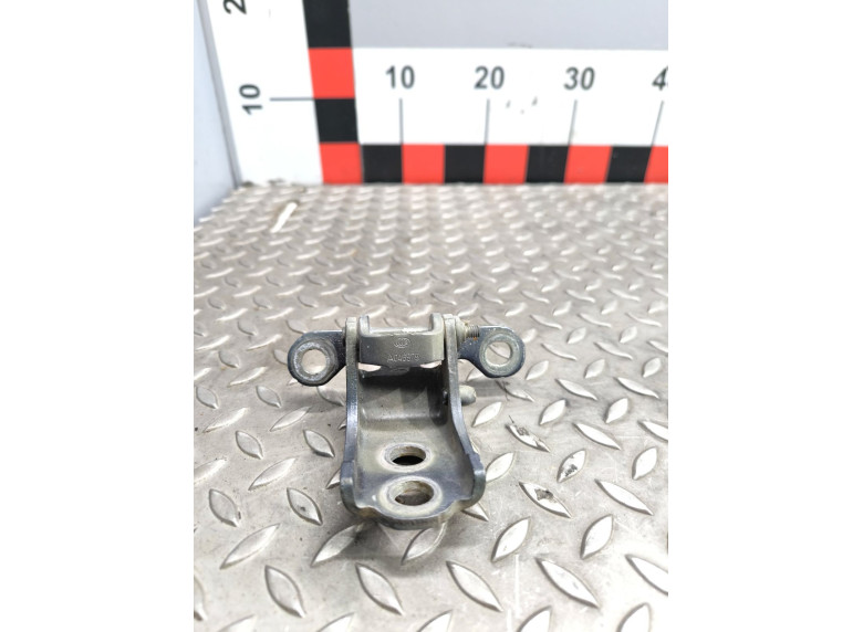 Петля двери передней левой к Renault Kadjar, 2015г.