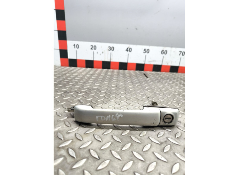 Ручка наружная передняя левая к Volkswagen Golf, 1995г.