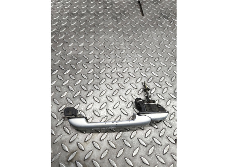 Ручка наружная передняя левая к Volkswagen Golf, 1995г.