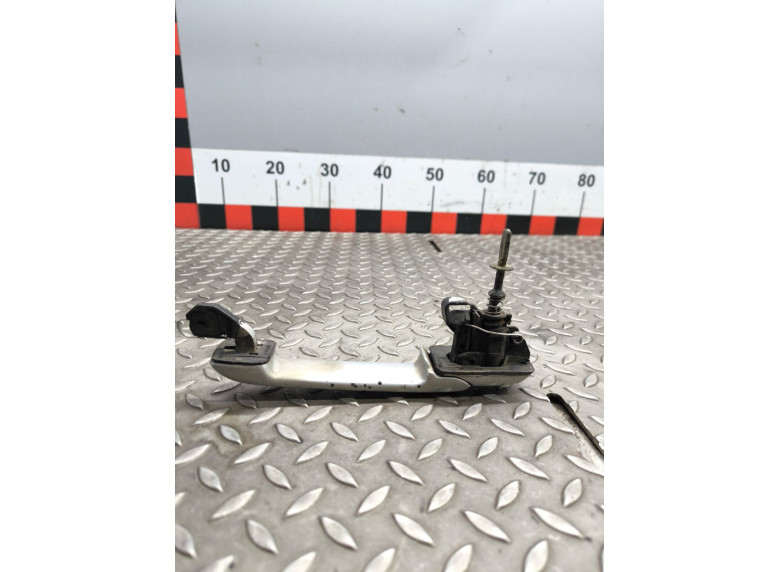 Ручка наружная передняя левая к Volkswagen Golf, 1995г.