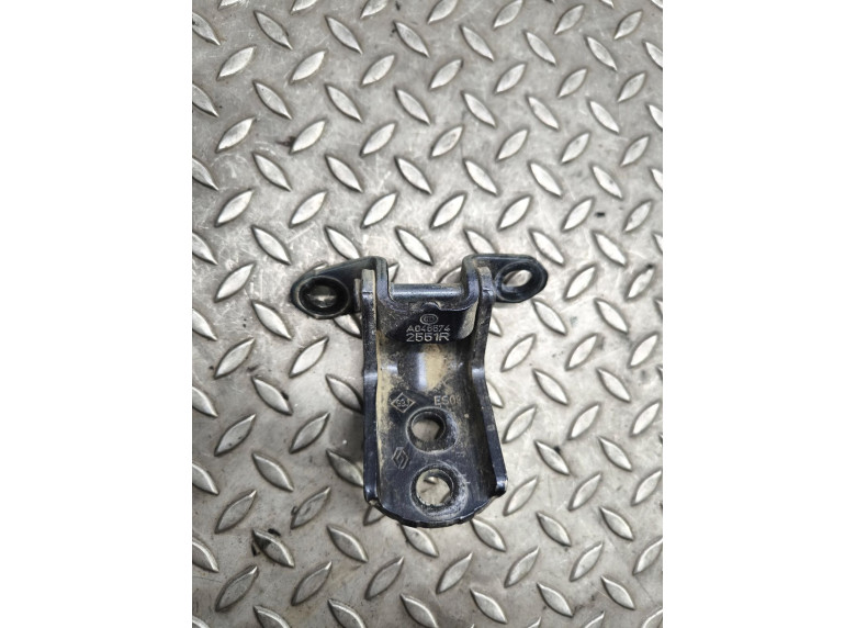 Петля двери задней правой к Renault Kadjar, 2015г.