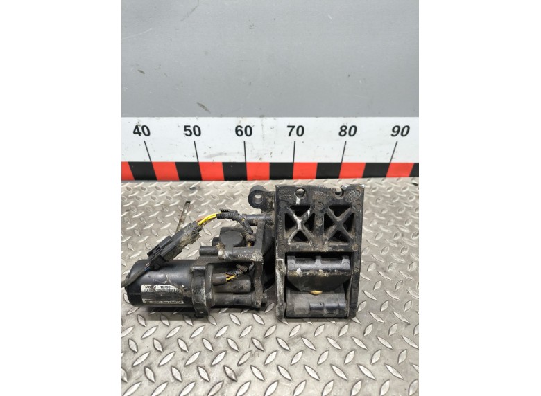 Кронштейн подножки к Кронштейн подножки к Land-Rover RangeRover undefined г. Range Rover