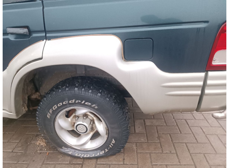 Молдинг крыла заднего левого к Hyundai Galloper, 1999г.