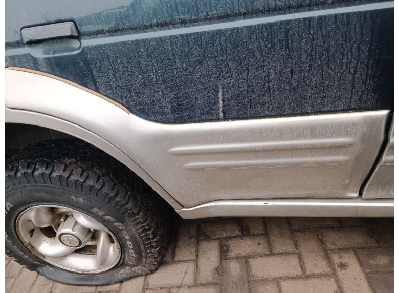 Молдинг двери задней правой к Hyundai Galloper, 1999г.