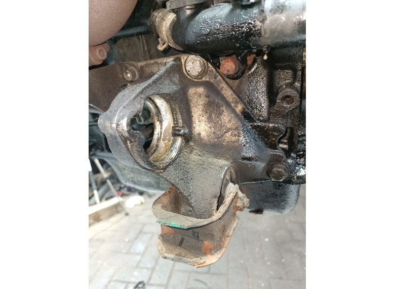 Кронштейн полуоси к Peugeot 806, 1999г.