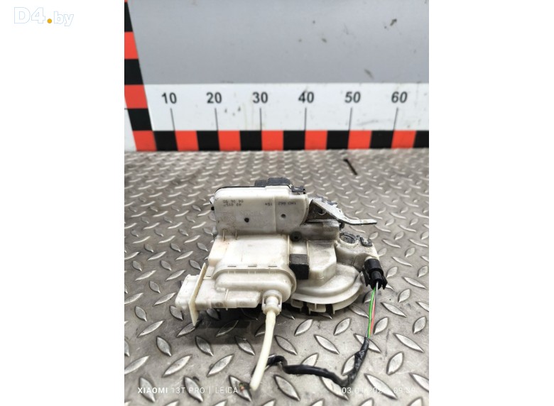 Замок двери передней правой к Volkswagen Golf undefined г.