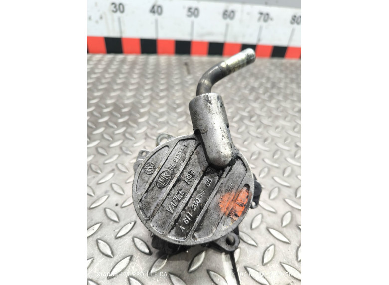 Насос вакуумный к Mercedes C W203, 2002г.