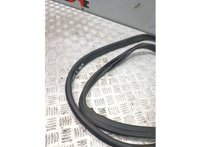 Уплотнитель двери передней правой к Opel Astra, 1999г.