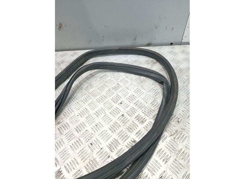 Уплотнитель двери передней правой к Opel Astra, 1999г.