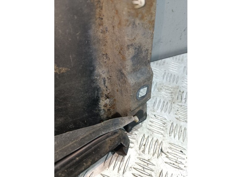 Крыло переднее левое к Mercedes C W203, 2004г.