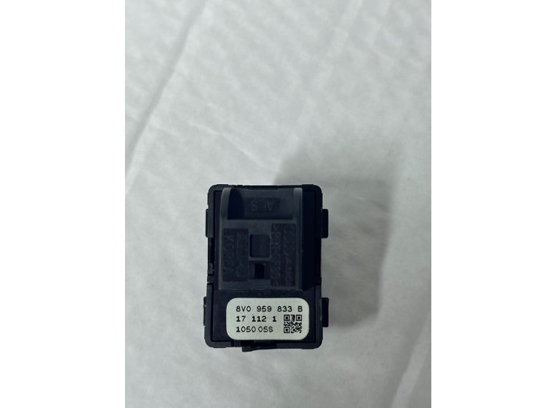 Кнопка открытия лючка топливного бака к Кнопка открытия лючка топливного бака к Audi A3 2017 г. A3