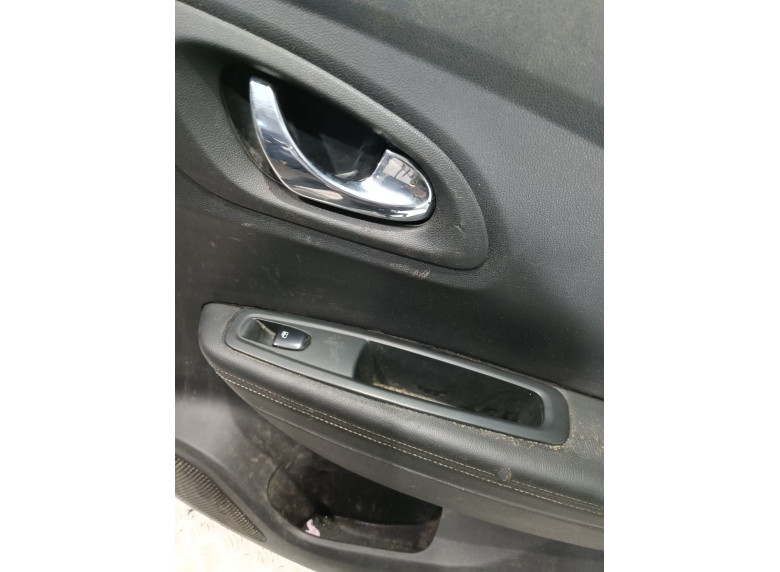 Кнопка стеклоподъемника заднего правого к Renault Kadjar, 2016г.