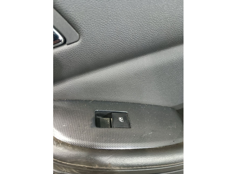 Кнопка стеклоподъемника заднего правого к Chevrolet Malibu, 2012г.