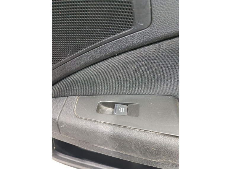 Кнопка стеклоподъемника заднего правого к Skoda Superb, 2010г.