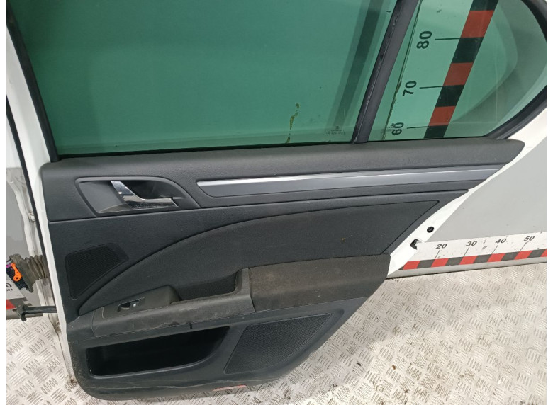 Обшивка двери задней правой (дверная карта) к Skoda Superb, 2010г.