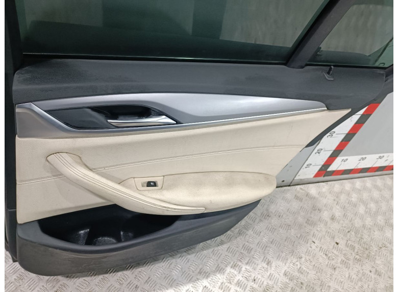 Обшивка двери задней правой (дверная карта) к BMW 5 G30/G31, 2017г.