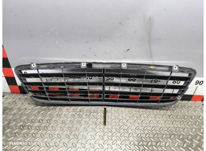 Решетка радиатора к Mercedes C W203, 2006г.