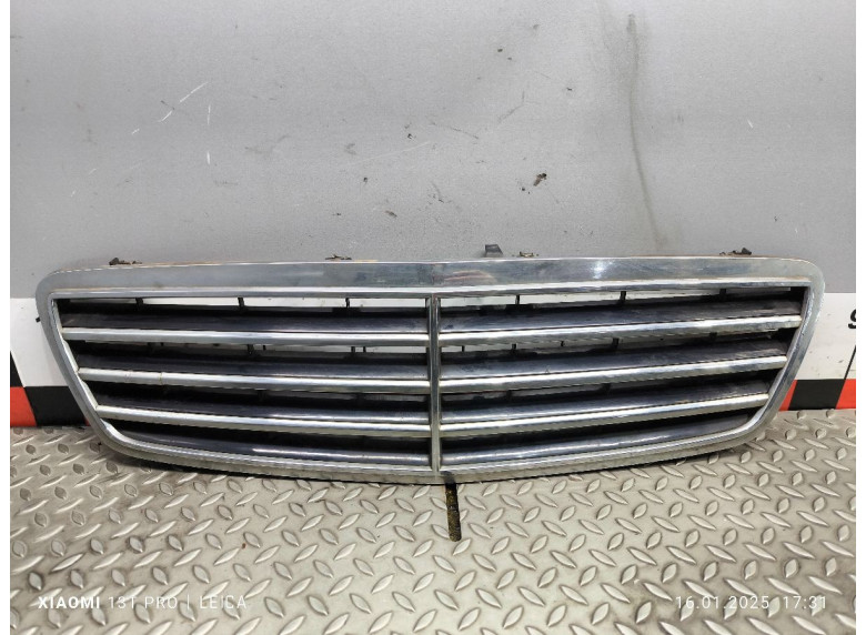 Решетка радиатора к Mercedes C W203, 2005г.