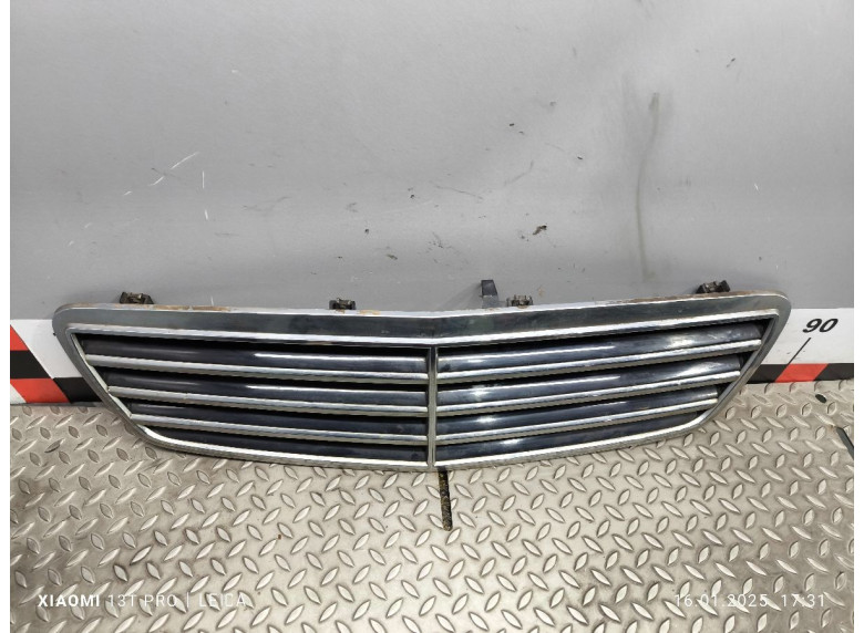 Решетка радиатора к Mercedes C W203, 2005г.