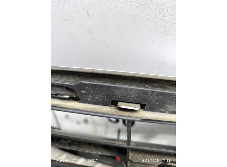 Решетка радиатора к Mercedes C W203, 2005г.