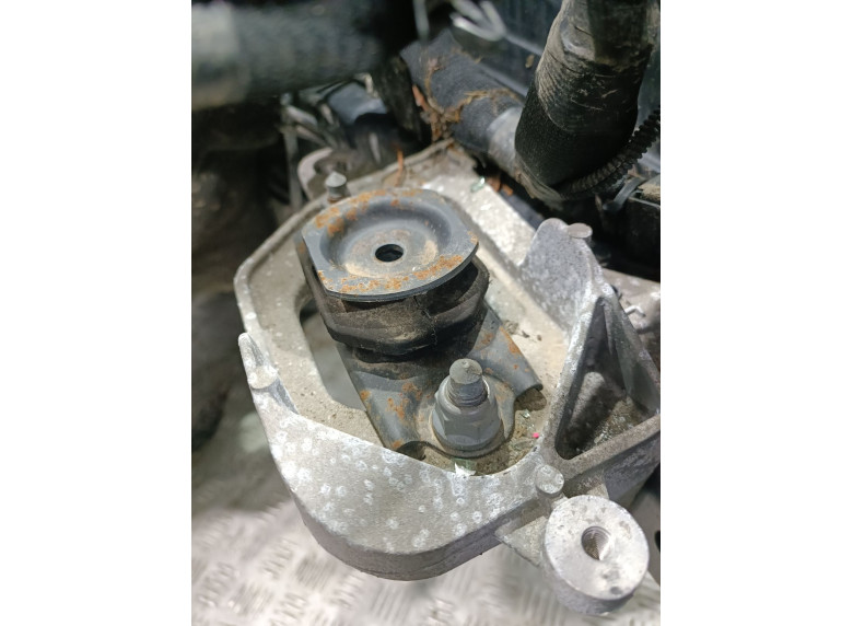 Подушка крепления КПП к Renault Kadjar, 2016г.