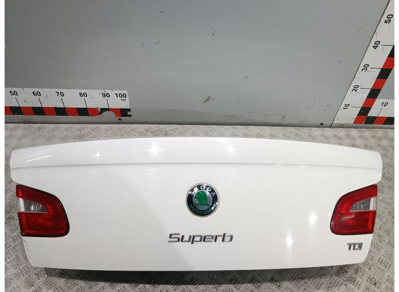 Фонарь крышки багажника правый к Skoda Superb, 2010г.