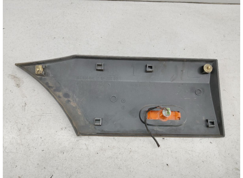 Молдинг (накладка кузовная) к Mercedes Sprinter, 2011г.