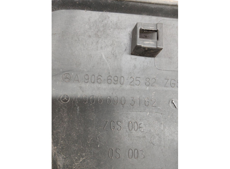 Молдинг (накладка кузовная) к Mercedes Sprinter, 2011г.