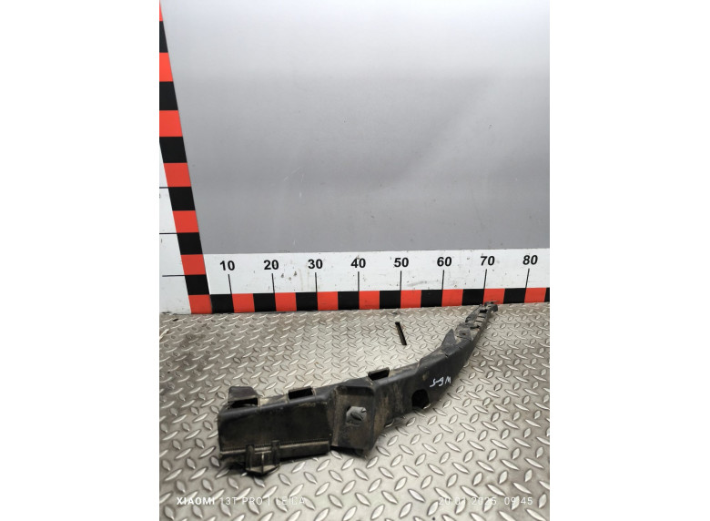 Кронштейн крепления бампера переднего к Volkswagen Passat, 1998г.