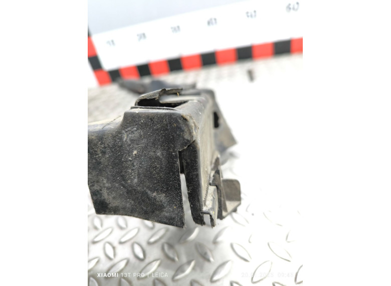 Кронштейн крепления бампера переднего к Volkswagen Passat, 1998г.