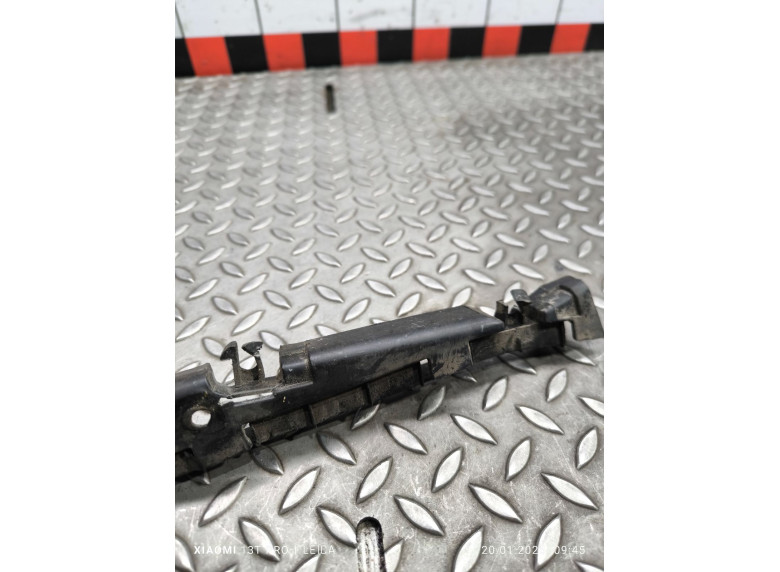 Кронштейн крепления бампера переднего к Volkswagen Passat, 1998г.