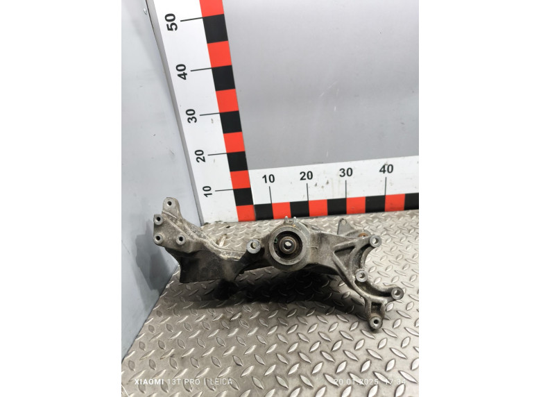 Кронштейн генератора к Volkswagen Passat, 1998г.