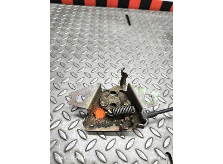 Замок капота к Volkswagen Passat, 1994г.