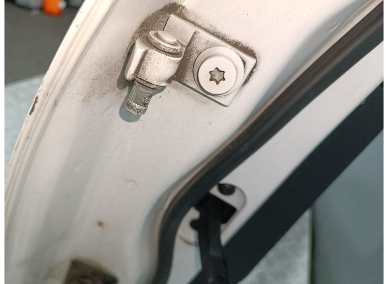 Петля двери передней правой к Skoda Superb, 2010г.