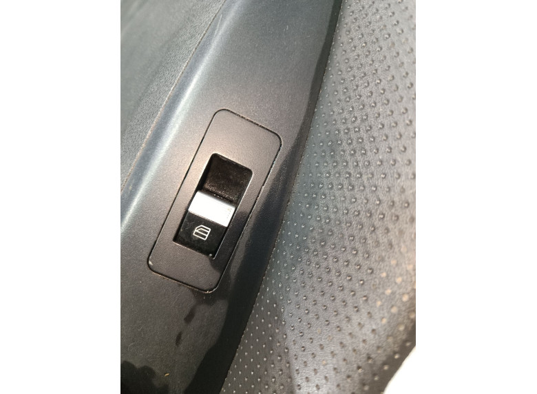 Кнопка стеклоподъемника заднего правого к Lifan X60, 2014г.