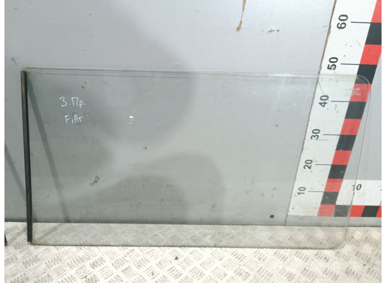 Стекло кузовное боковое правое к Fiat Talento, 1988г.